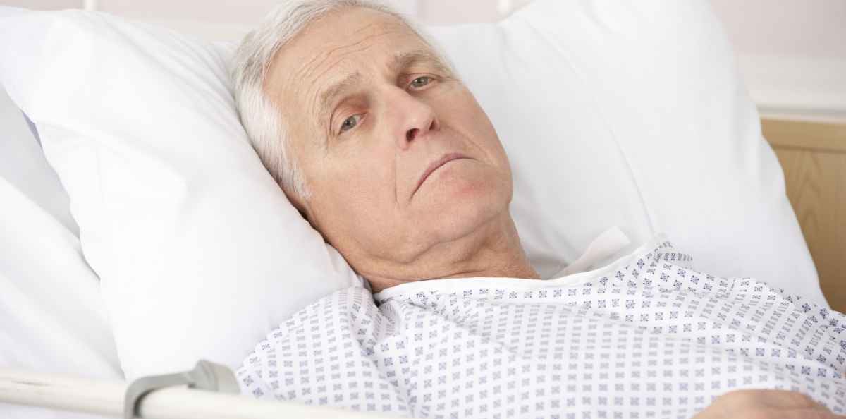 Äldre patient med lunginflammation får vård
