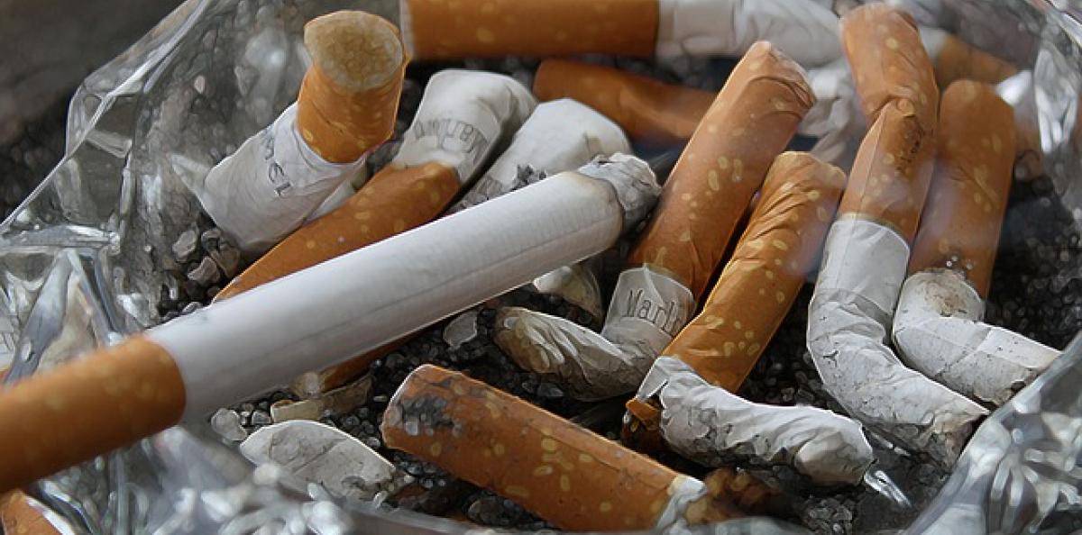 Slut med rökning på uteserveringar - få koll på nya tobakslagen